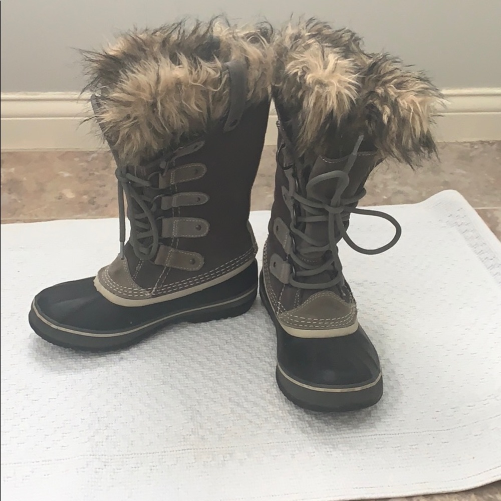 Sorel boots - gray